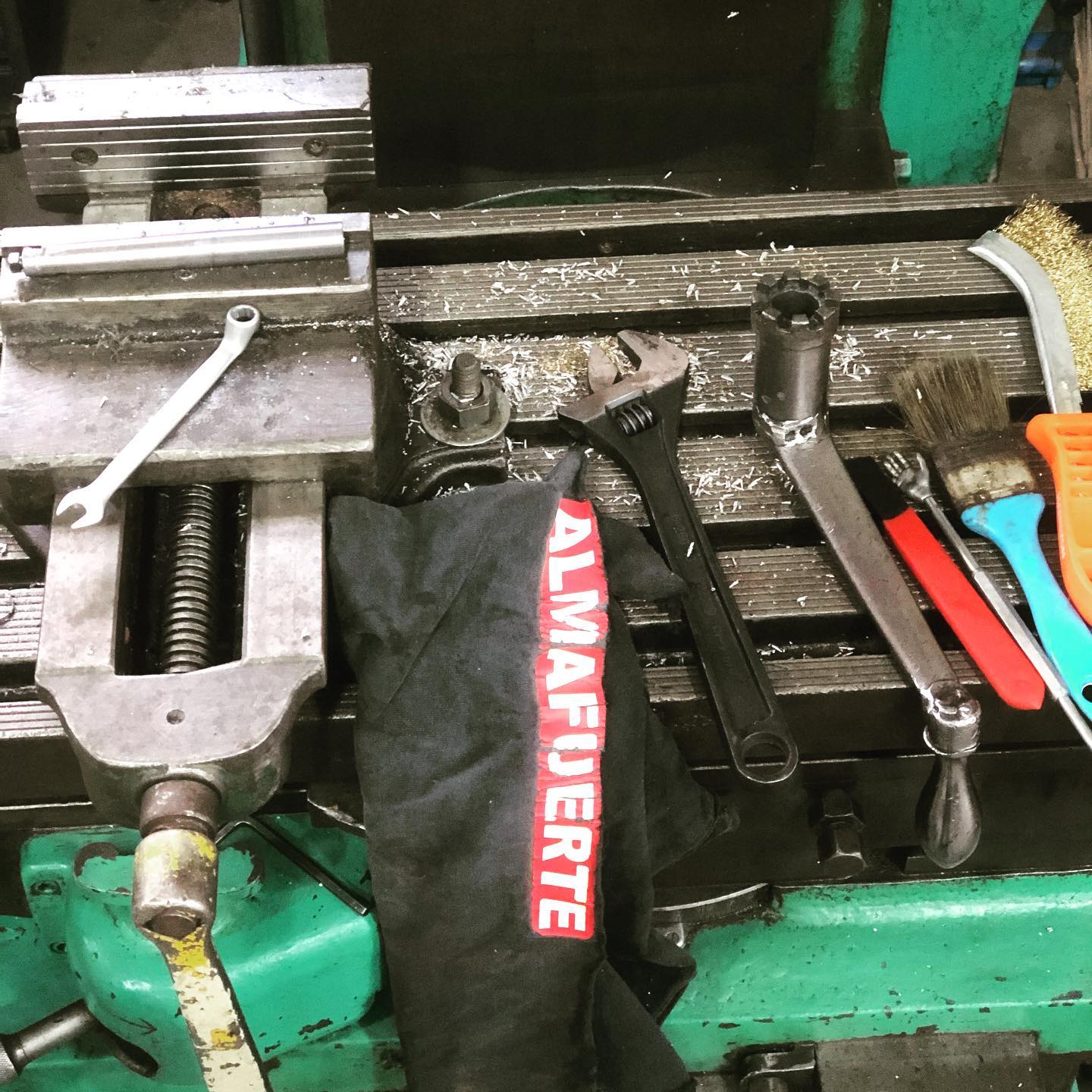 #almafuerte en el taller, aguante el metal! 🤘🤘🤘🔩🔩🔩
.
#maker #medirmedircortar #torneria #metalurgica #machining #mecanizado #metalurgico #makerargentina #torno #fabricacion #fresadora #manualmachinist #makersgonnamake #makermovement #siempreaprendiendo
#machinist #manufacturing #engineering #mechanic #metalworking #machinistlife #machinery #metalwork #instamachinist @iorio_oficial @claudiotanomarciello